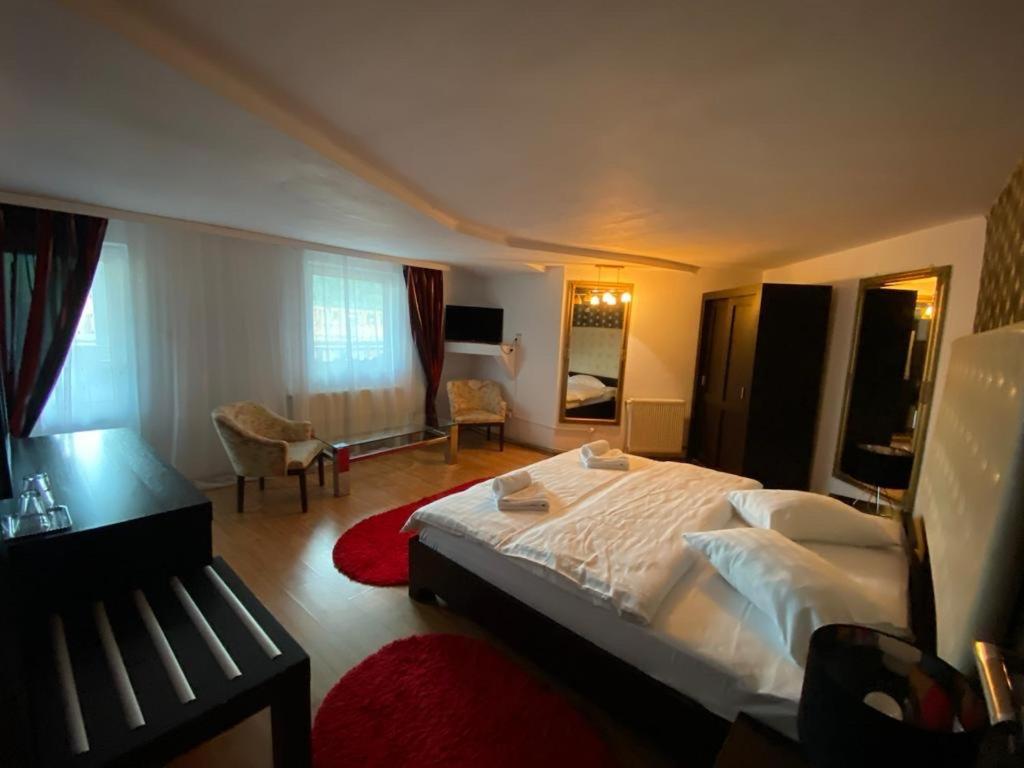 Pensiunea El Plazza Băile Herculane Exterior foto
